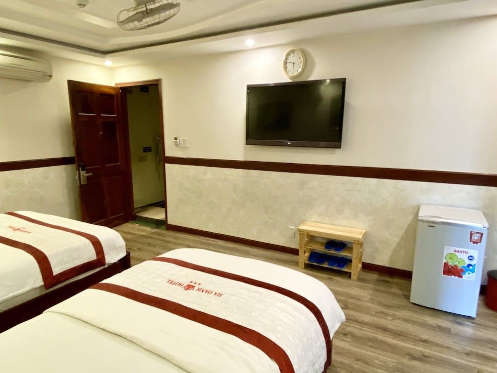 Ha Oanh 2 Hotel Triple Room 8