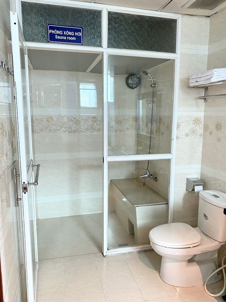 Ha Oanh 2 Hotel Executive Triple Room 6