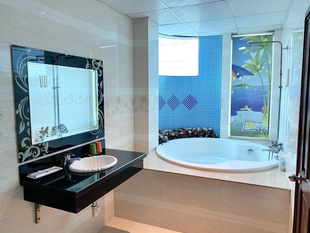 Ha Oanh 2 Hotel Executive Triple Room 4