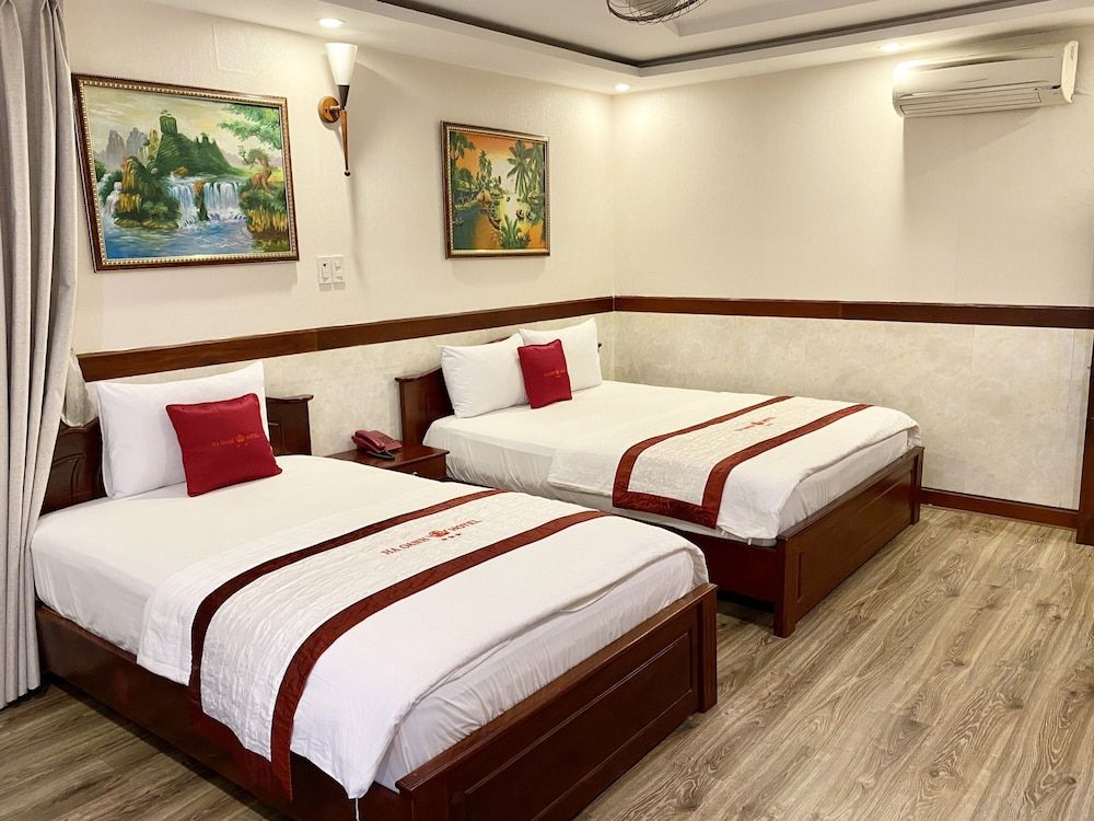 Ha Oanh 2 Hotel Triple Room 7