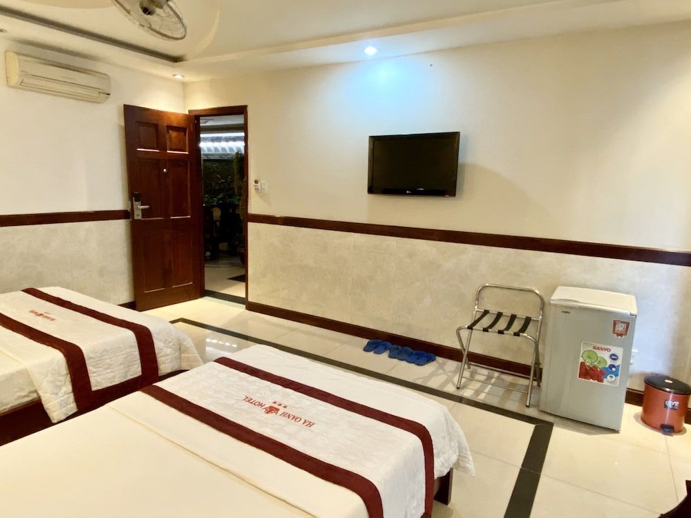 Ha Oanh 2 Hotel Triple Room 9