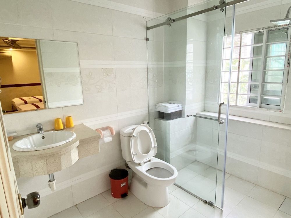 Ha Oanh 2 Hotel Triple Room 10