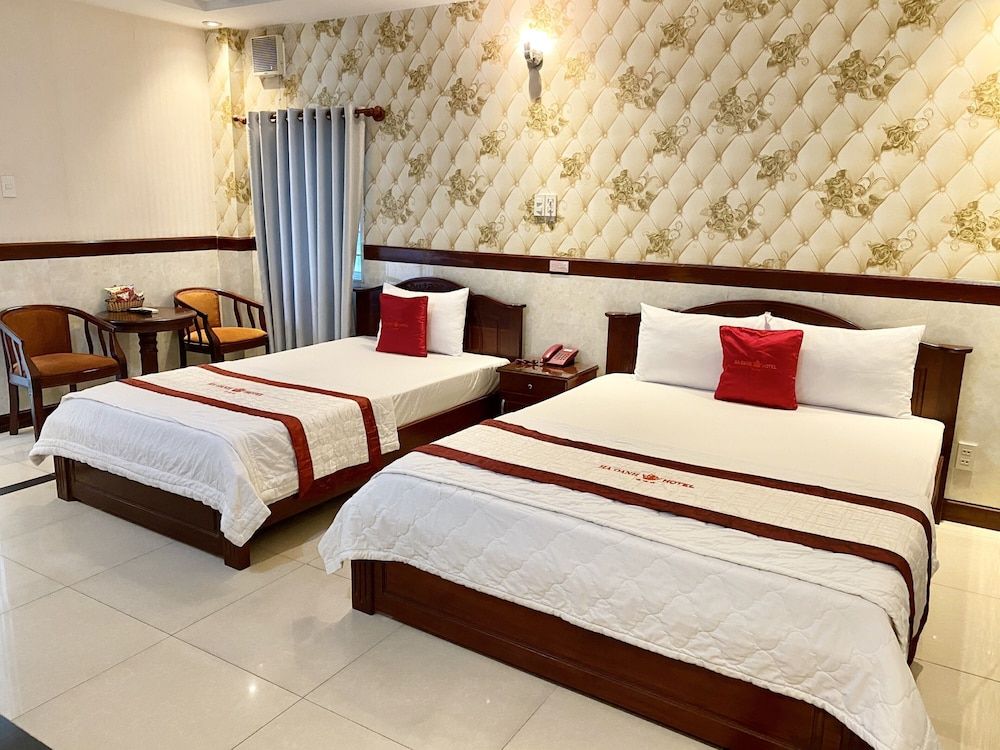 Ha Oanh 2 Hotel Triple Room 2