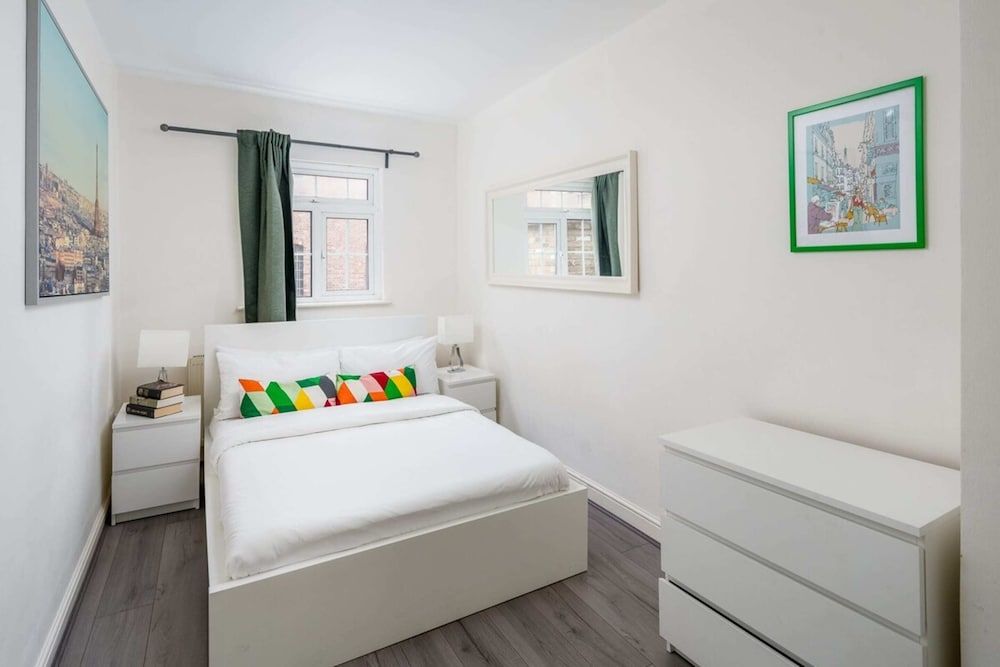 undefined Contemporary 2 Bedroom Apartment in Angel 6