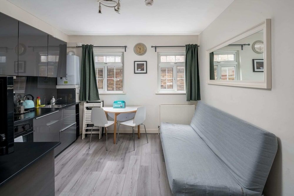 undefined Contemporary 2 Bedroom Apartment in Angel 10