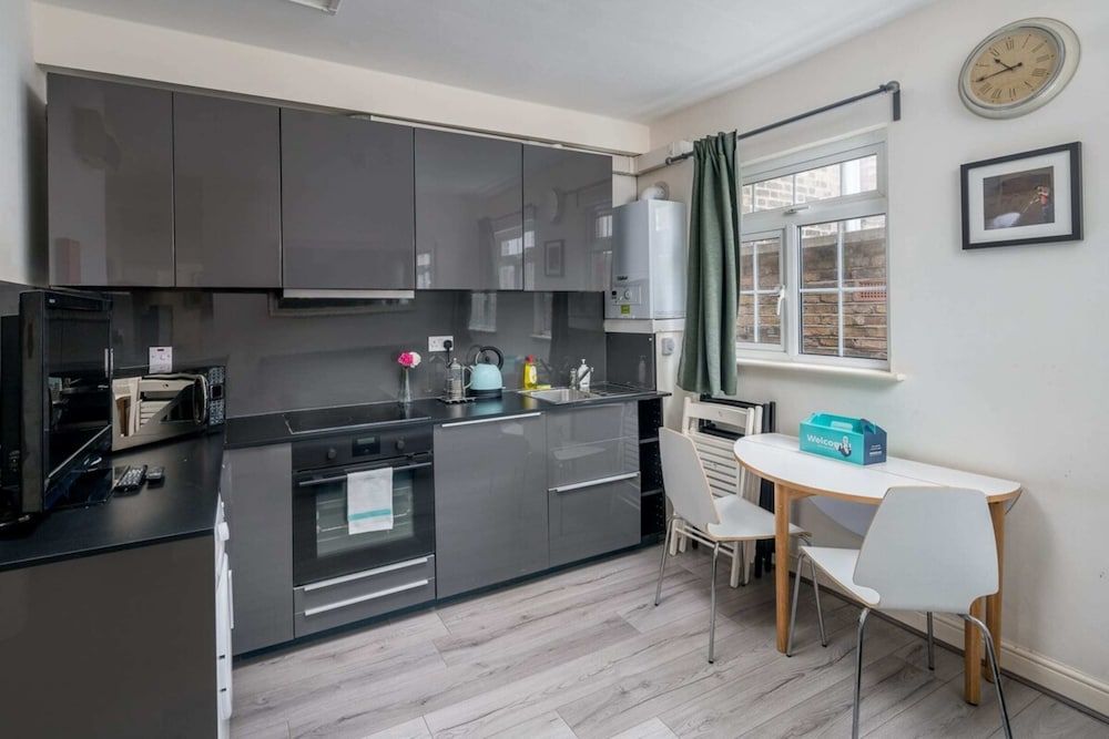 undefined Contemporary 2 Bedroom Apartment in Angel 9