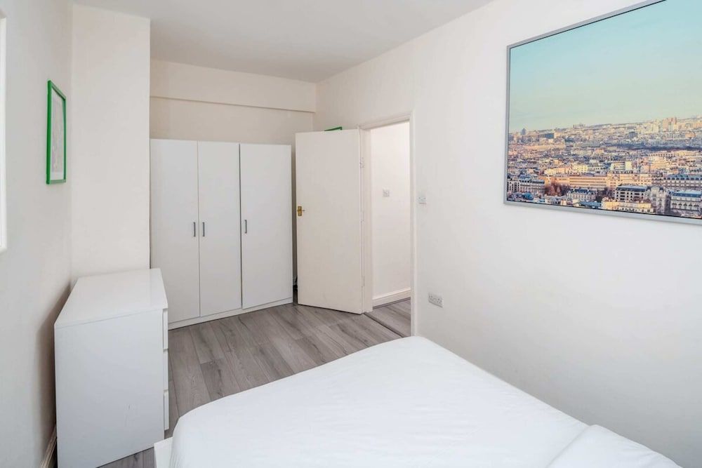 undefined Contemporary 2 Bedroom Apartment in Angel 5