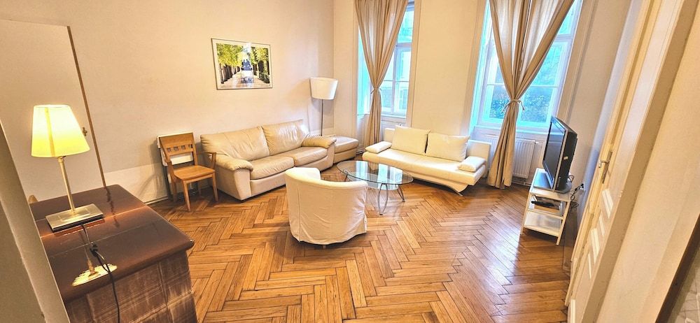 undefined Sobieski Town Apartments 2