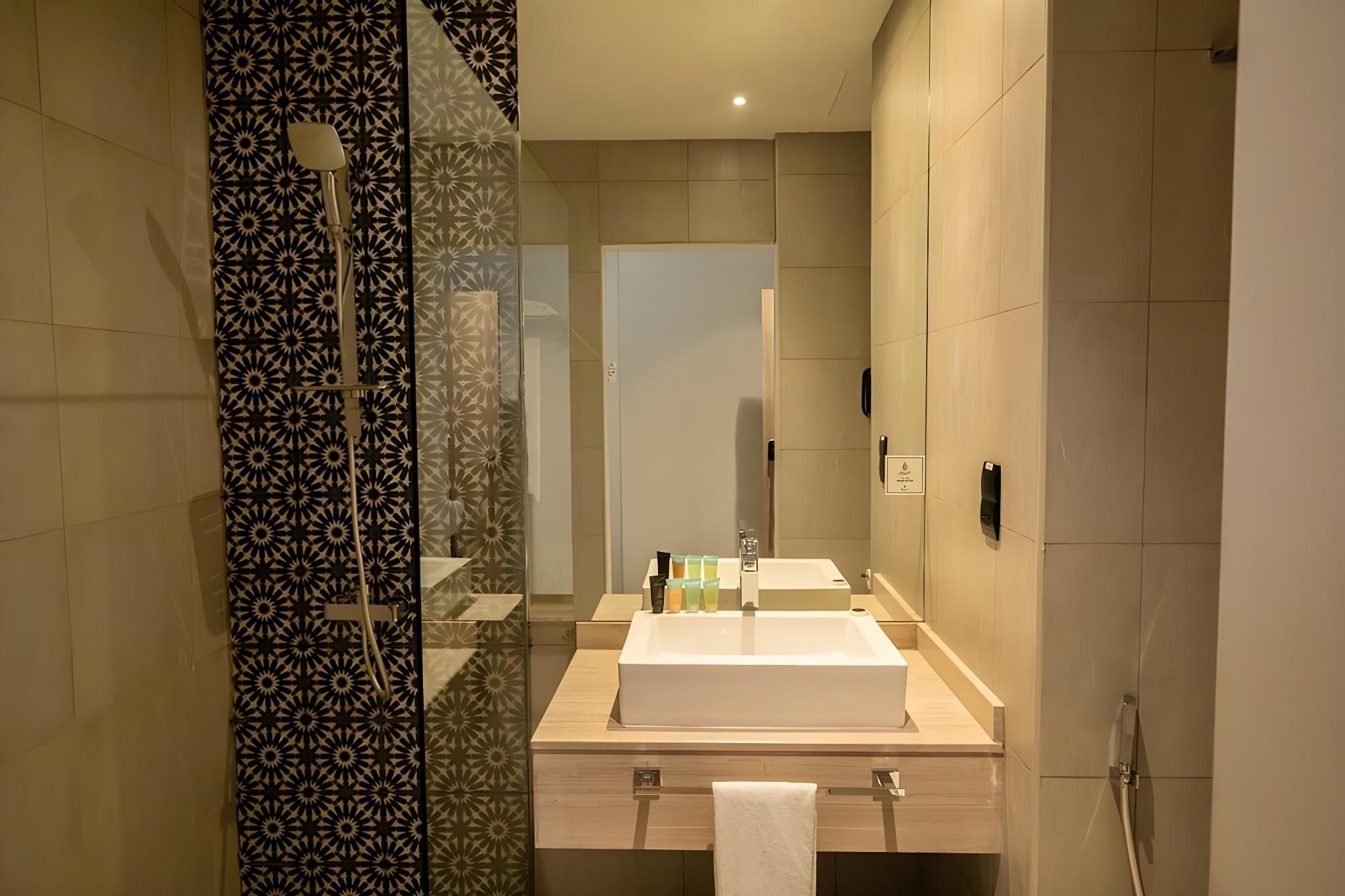 undefined Grand Kingsgate Waterfront By Millennium Hotels 9