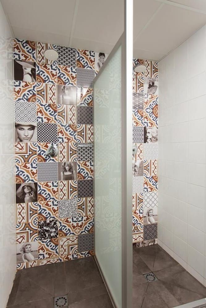 Dream Cube Hostel Shared Dormitory, Mixed Dorm (1 bed in a 16-Bed Dormitory Room) 7