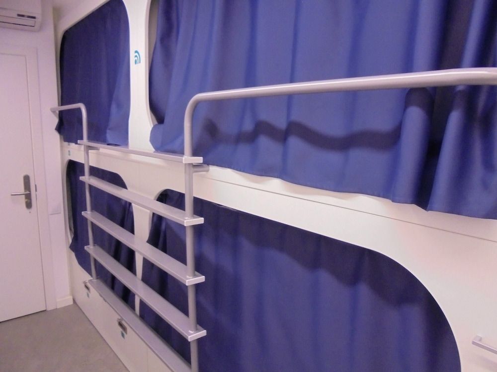 Dream Cube Hostel Shared Dormitory, Mixed Dorm (1 bed in a 12-Bed Dormitory Room) 5