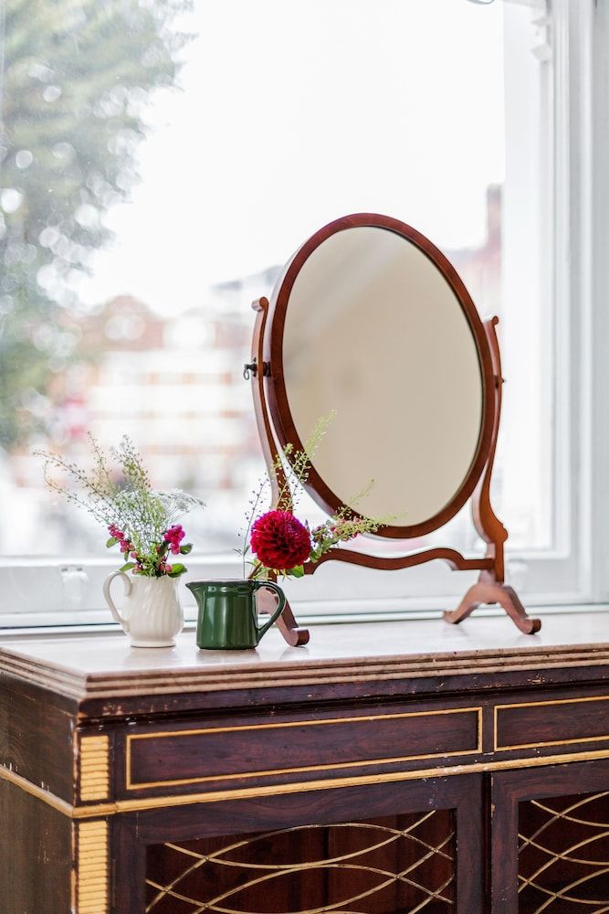 Charming Grand One bedroom One-Bedroom Apartment 22