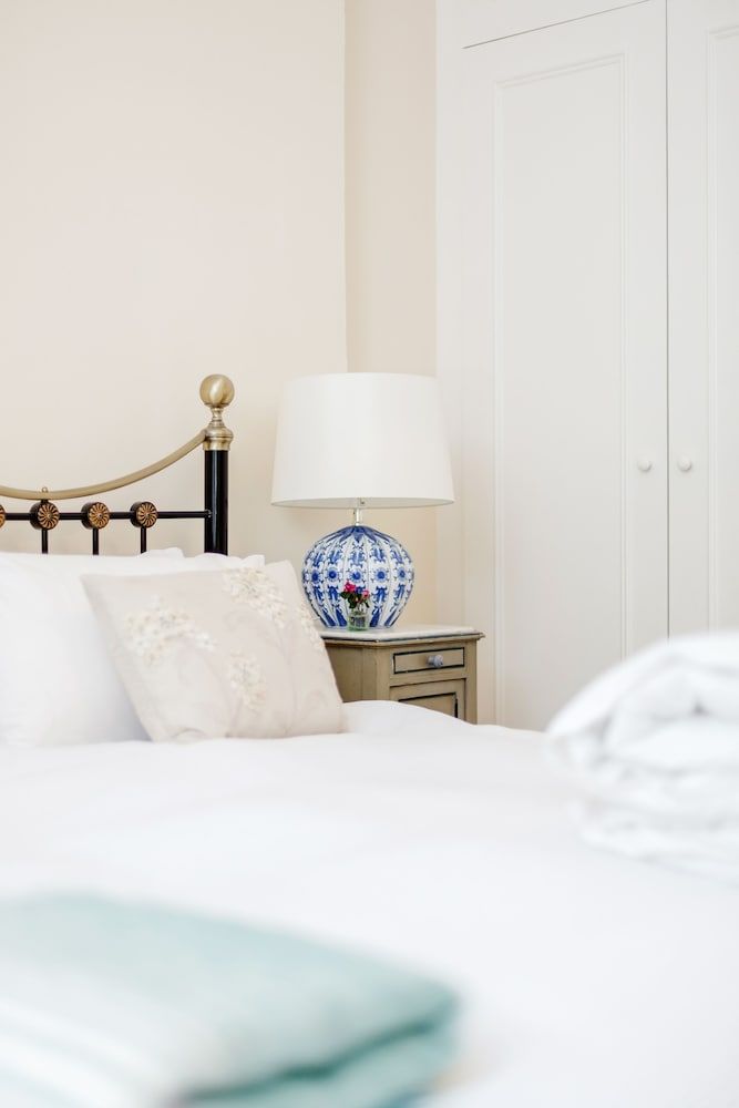 Charming Grand One bedroom One-Bedroom Apartment 6