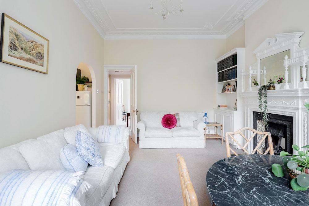 Charming Grand One bedroom One-Bedroom Apartment 7