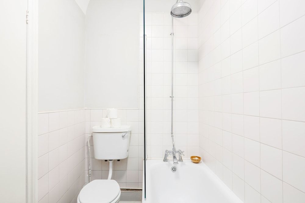 Charming Grand One bedroom One-Bedroom Apartment 13