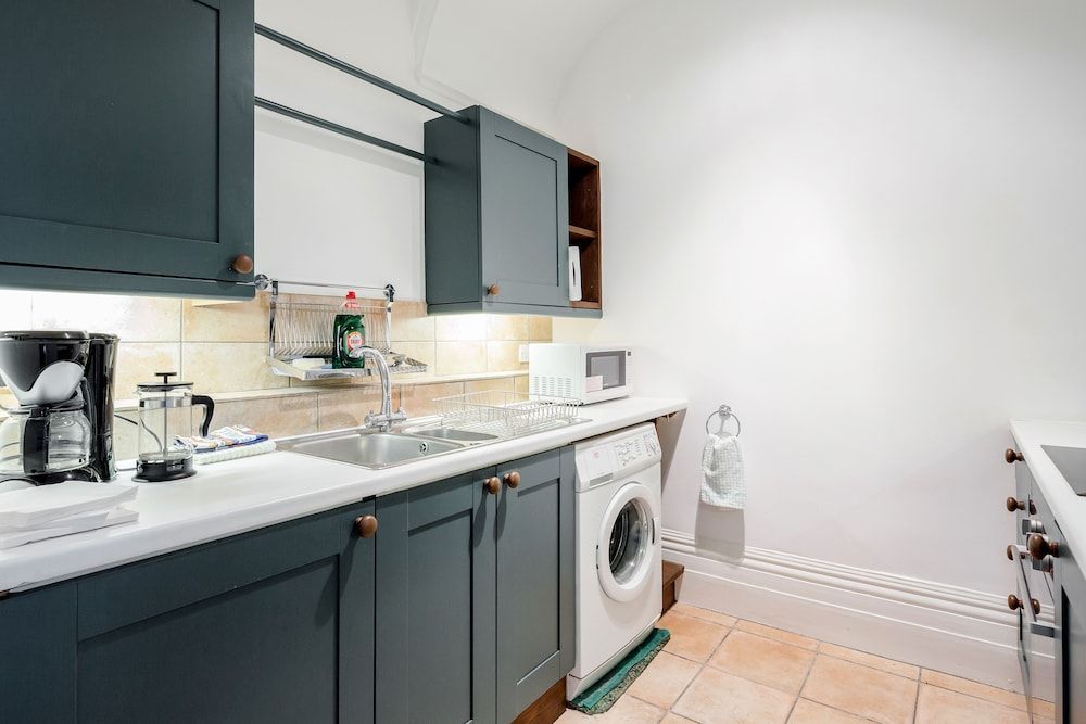 Charming Grand One bedroom One-Bedroom Apartment 10