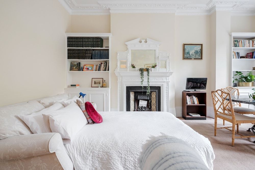 Charming Grand One bedroom One-Bedroom Apartment 8