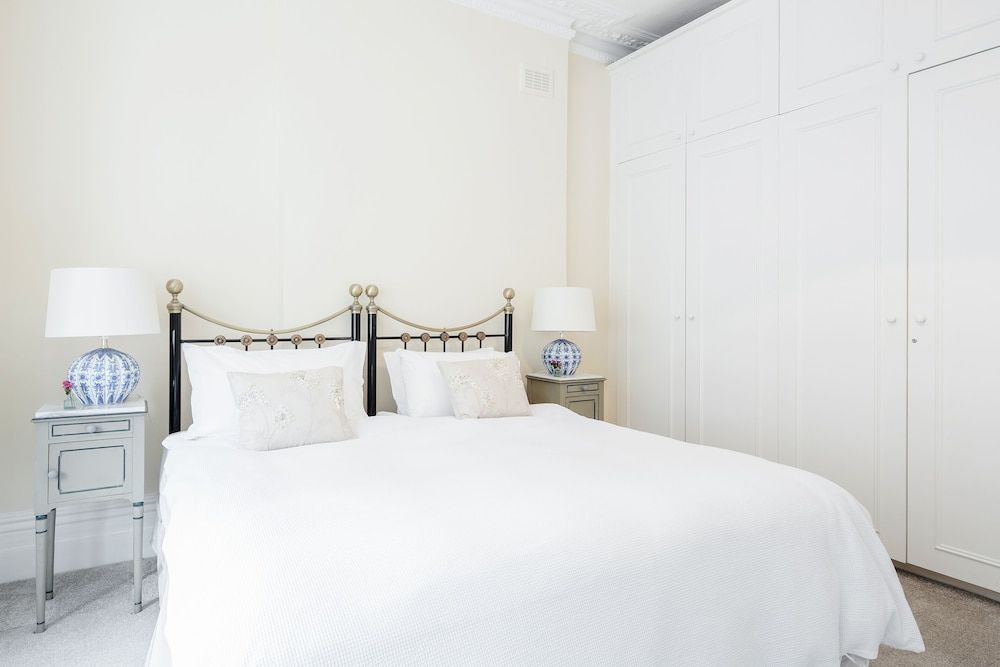 Charming Grand One bedroom One-Bedroom Apartment 3