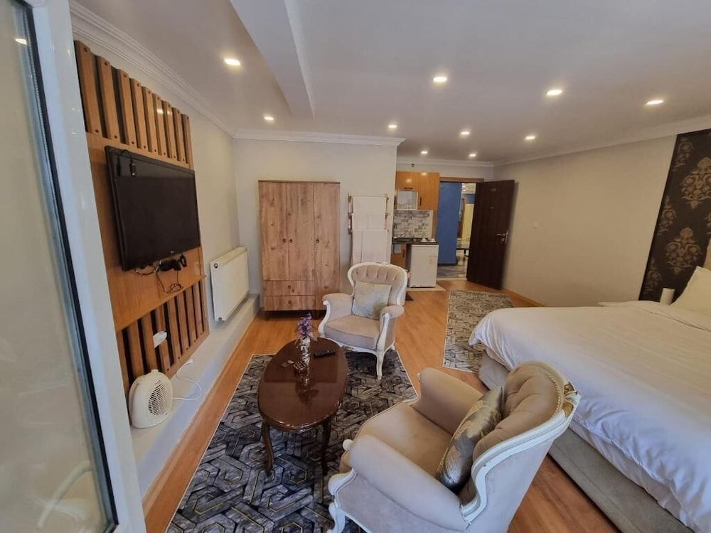 undefined Ata suit Otel 6