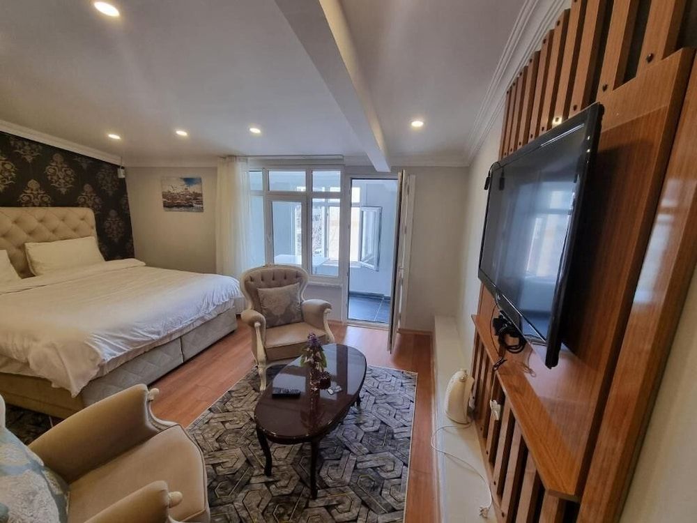 undefined Ata suit Otel 5