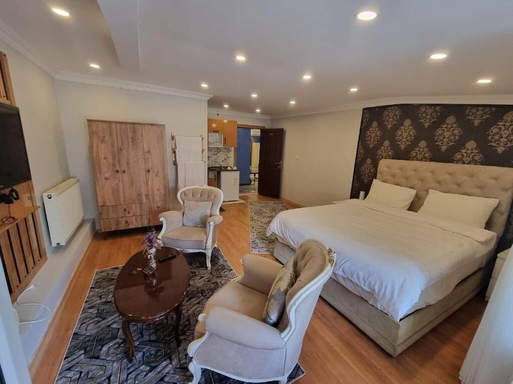 undefined Ata suit Otel