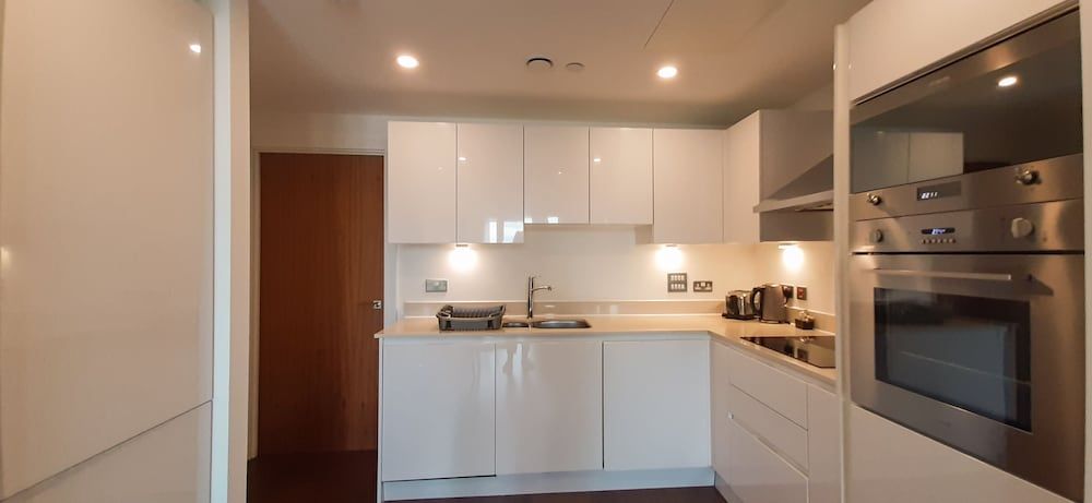 undefined Lovely 2-bed/2-bath Apartment in Lincoln Plaza 10