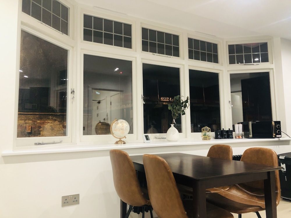 undefined Perfect Holiday Escape - 1 and 2 Bedroom Deluxe Apartments at Liverpool Street 8