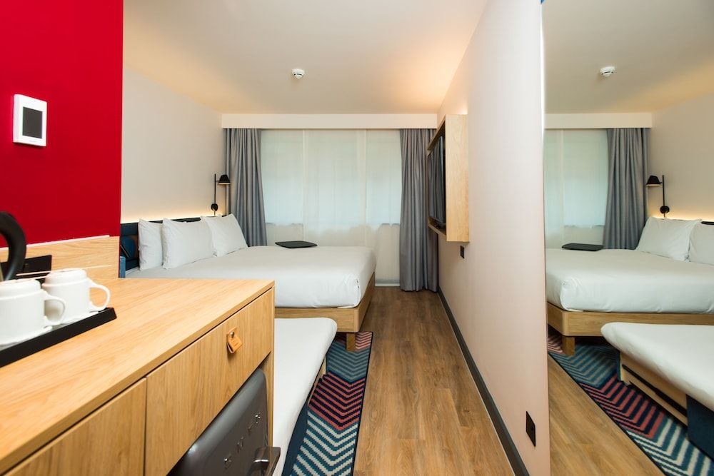 Hampton by Hilton London Park Royal Twin Room