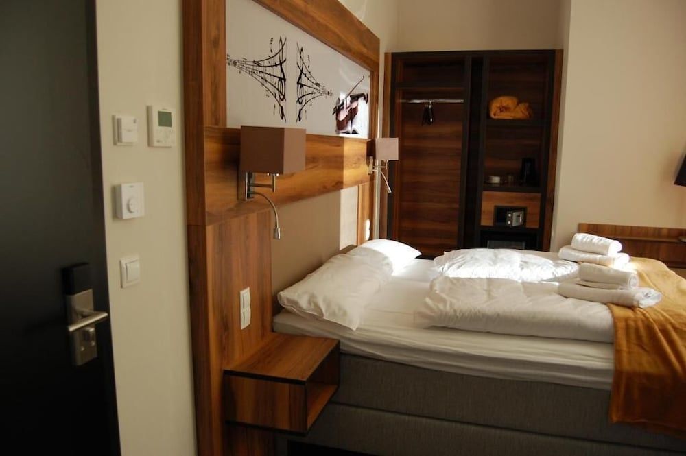 Apollo Hotel Vienna Double Room 4