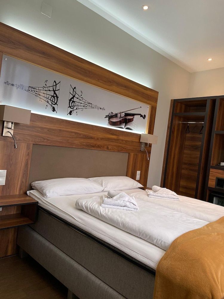 Apollo Hotel Vienna Double Room 5