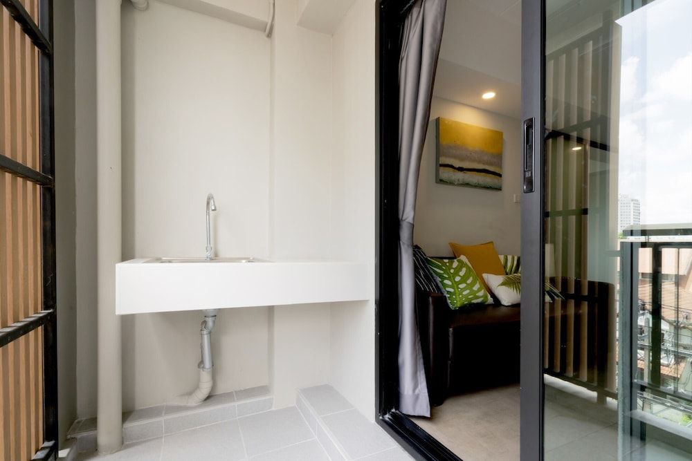 The Home Hotel Triple Room 10