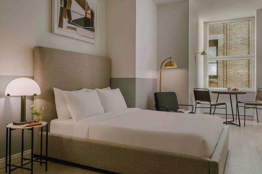 Sonder by Marriott Bonvoy Battery Park Apartments Financial District Superior Studio, 1 Queen Bed 2