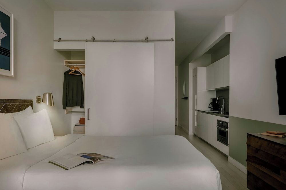 Sonder by Marriott Bonvoy Battery Park Apartments Financial District Superior Studio, 1 Queen Bed 5