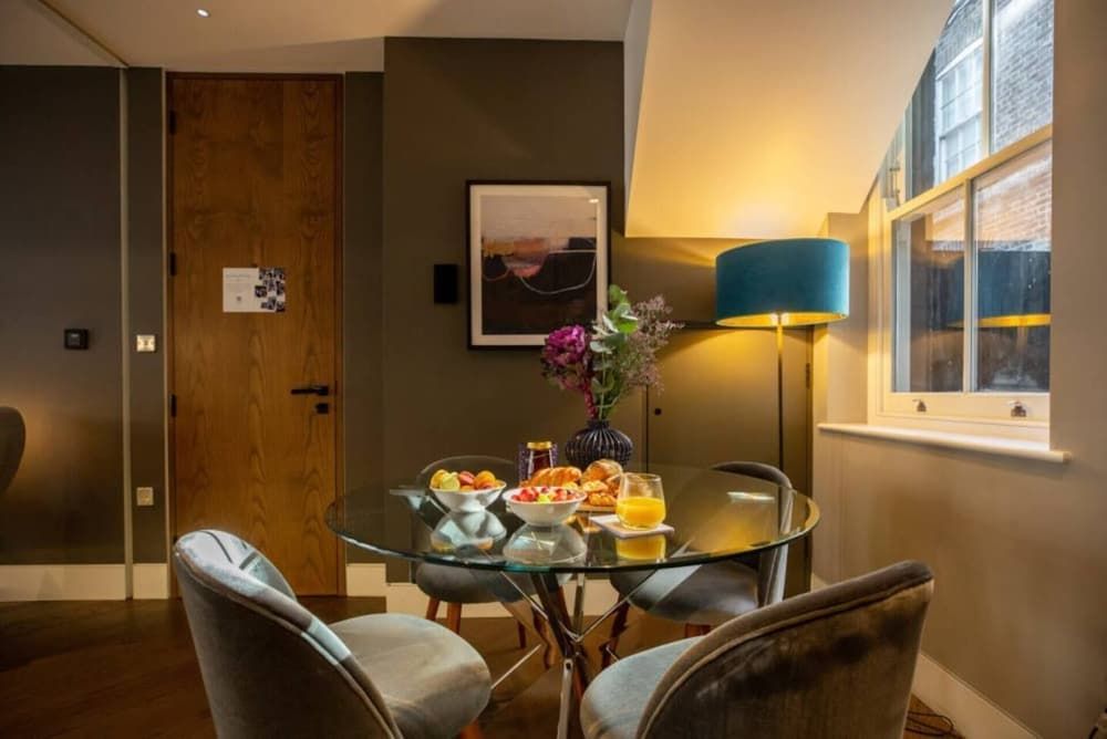 undefined Impeccable 1-bedroom Apartment in London 6
