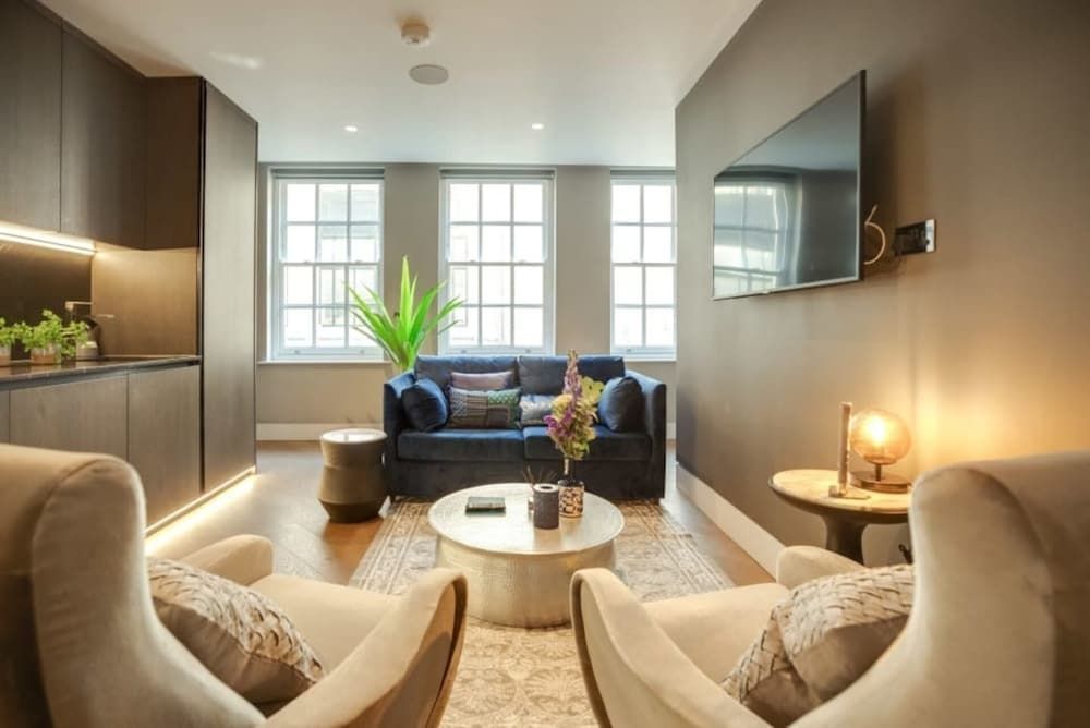 undefined Impeccable 1-bedroom Apartment in London 10