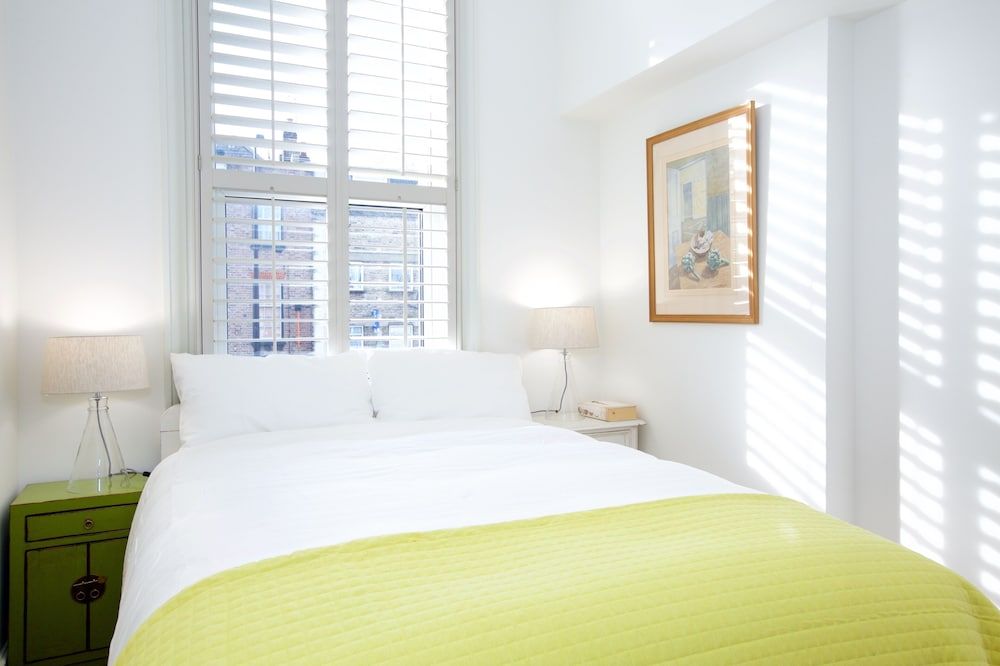 undefined JOIVY English Retro 2BR Apt Near Battersea Park 5