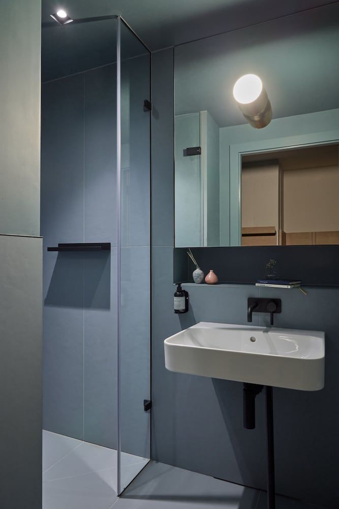 Buckle Street Studios by Locke, Aldgate Cosy Studio 16