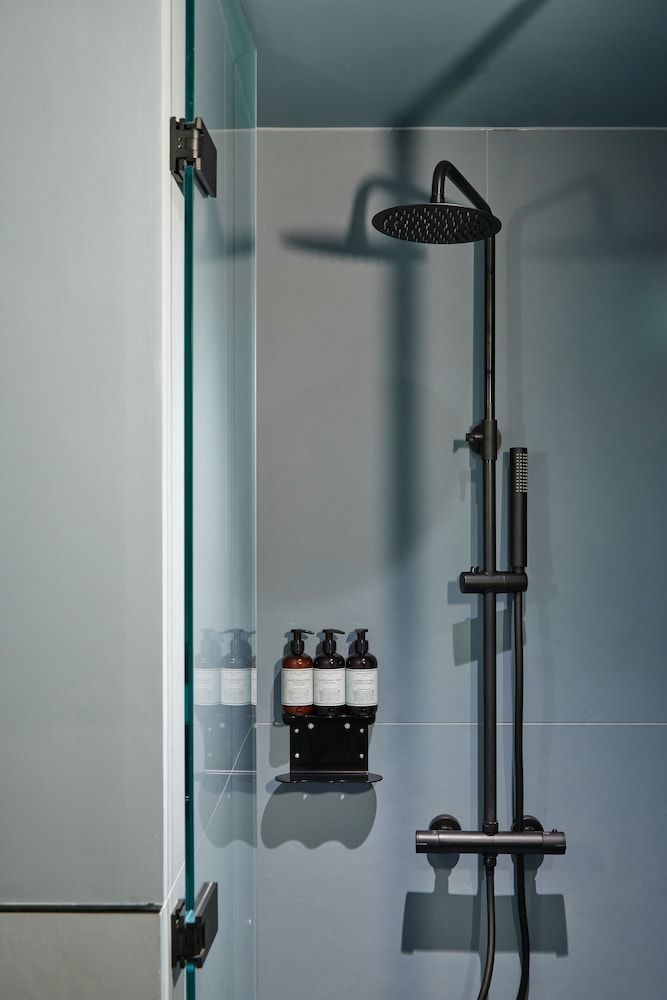 Buckle Street Studios by Locke, Aldgate Cosy Studio 21