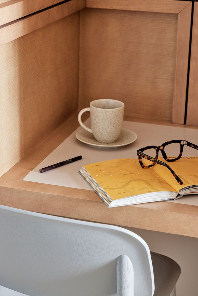 Buckle Street Studios by Locke, Aldgate Cosy Studio 5