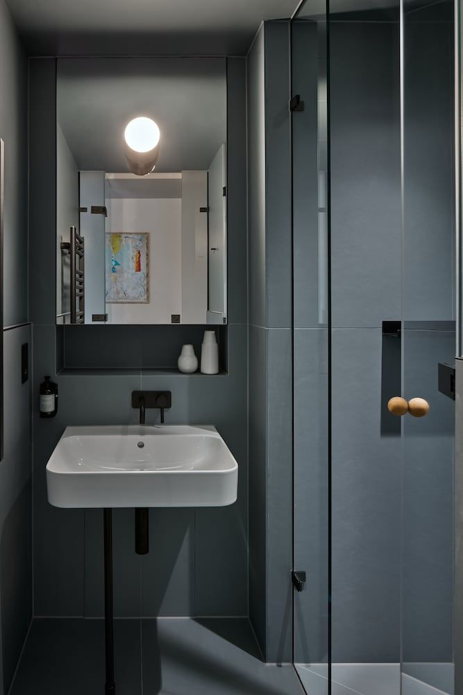 Buckle Street Studios by Locke, Aldgate Cosy Studio 18