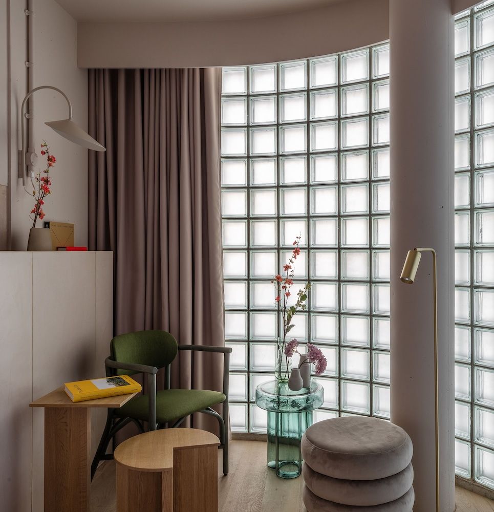 Buckle Street Studios by Locke, Aldgate Cosy Studio 24