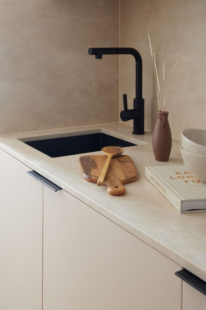 Buckle Street Studios by Locke, Aldgate Cosy Studio 15