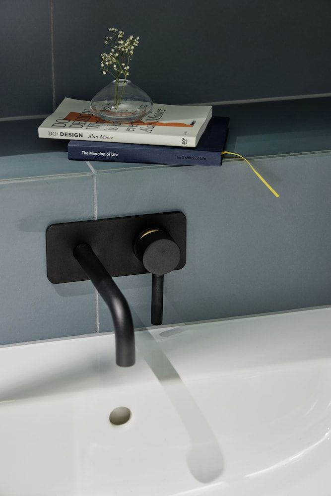 Buckle Street Studios by Locke, Aldgate Cosy Studio 20