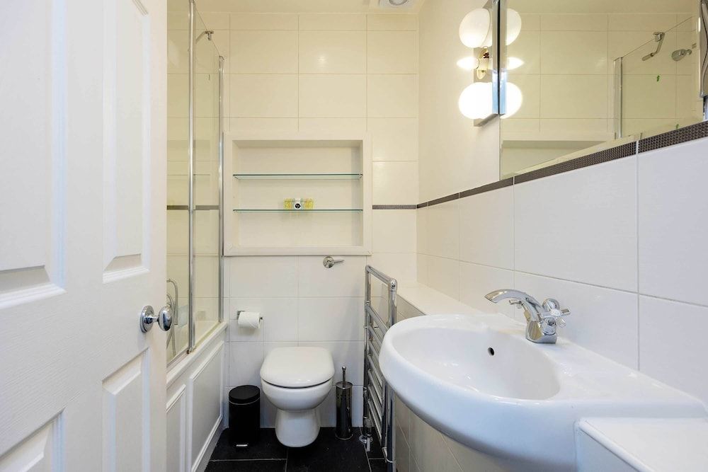 Stunning Apartment in Fashionable Marylebone by Underthedoormat Apartment (2 Bedrooms) 11