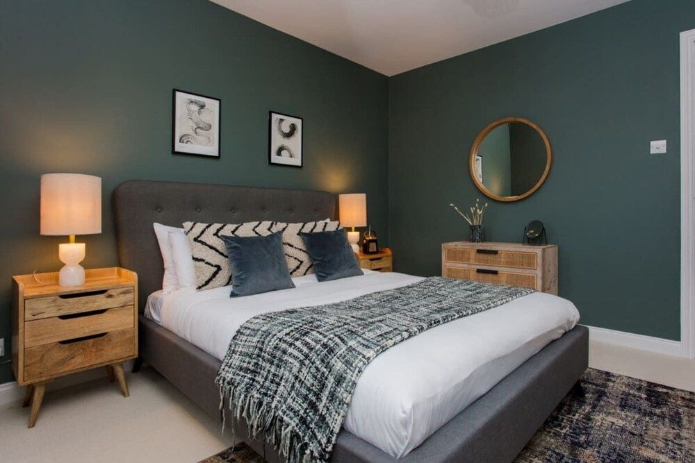 undefined The Sparkford Gardens - Lovely 2bdr With Balcony 2