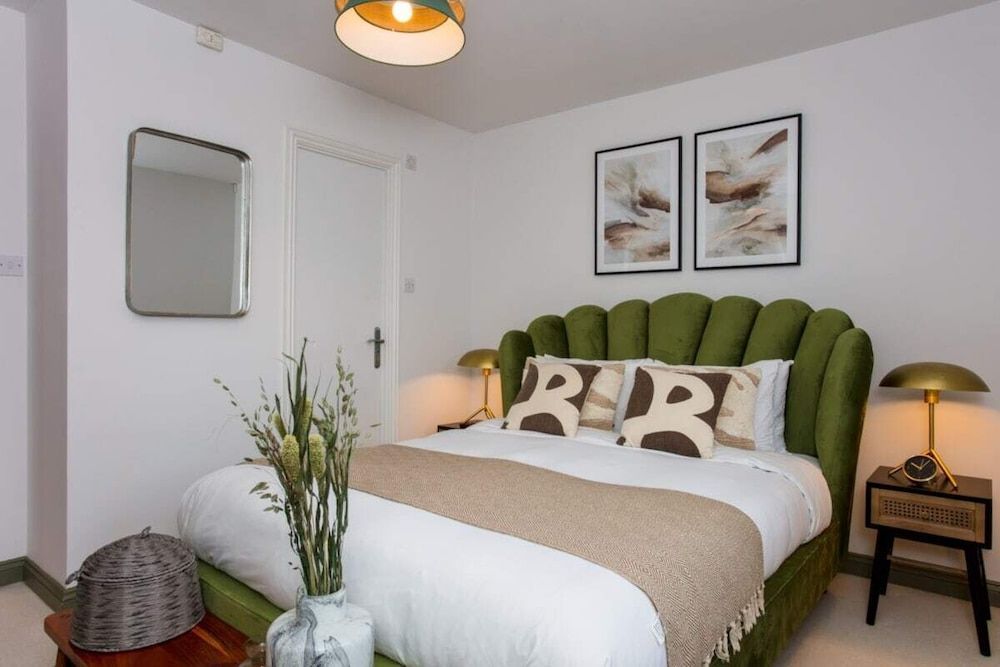 The Sparkford Gardens - Lovely 2bdr With Balcony Apartment (2 Bedrooms) 4