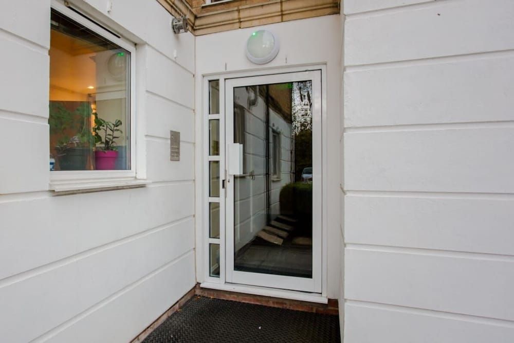 undefined The Sparkford Gardens - Lovely 2bdr With Balcony 6