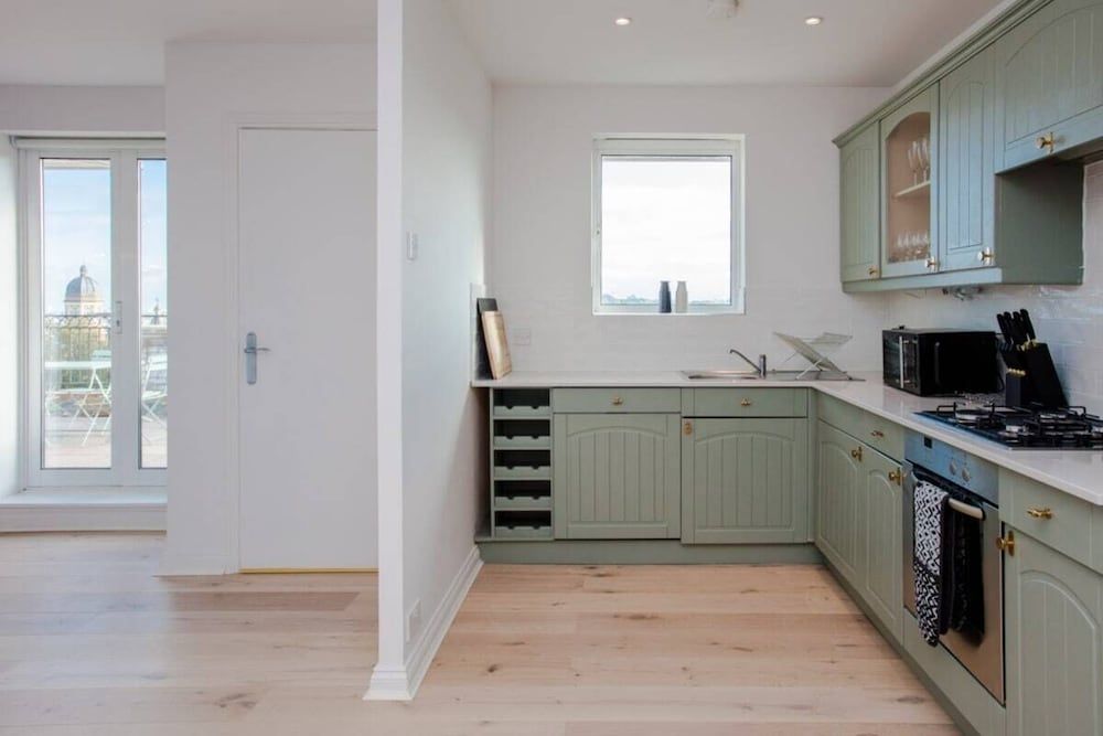 The Sparkford Gardens - Lovely 2bdr With Balcony Apartment (2 Bedrooms) 7