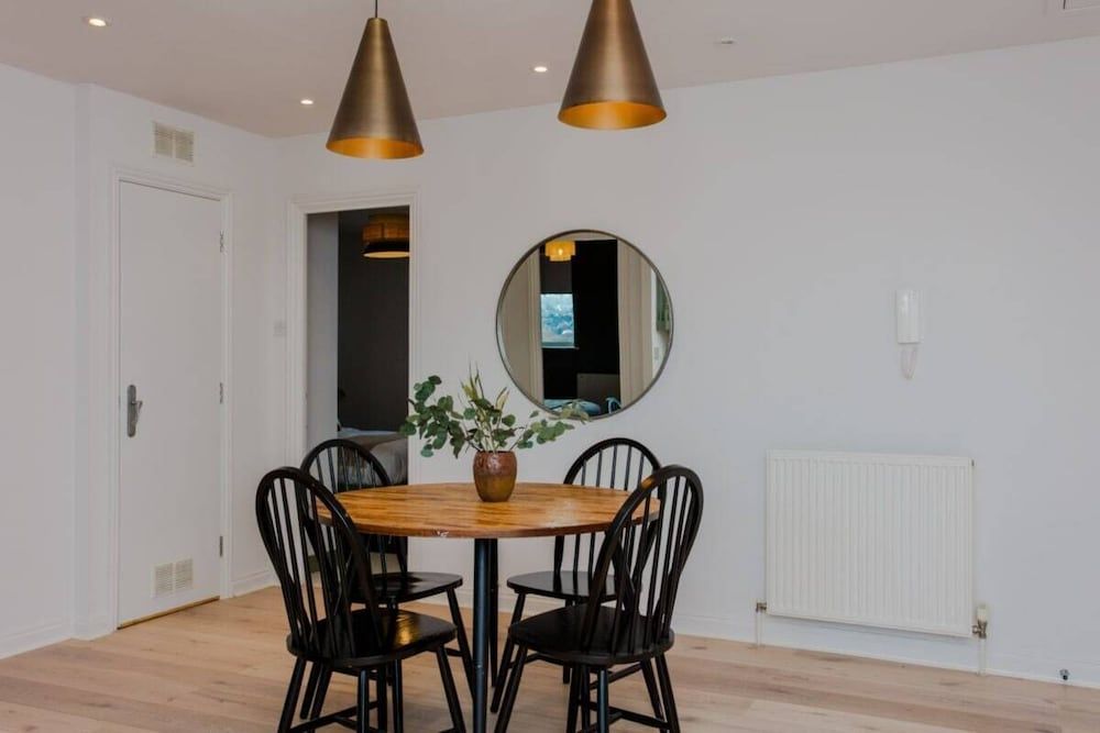 undefined The Sparkford Gardens - Lovely 2bdr With Balcony 4