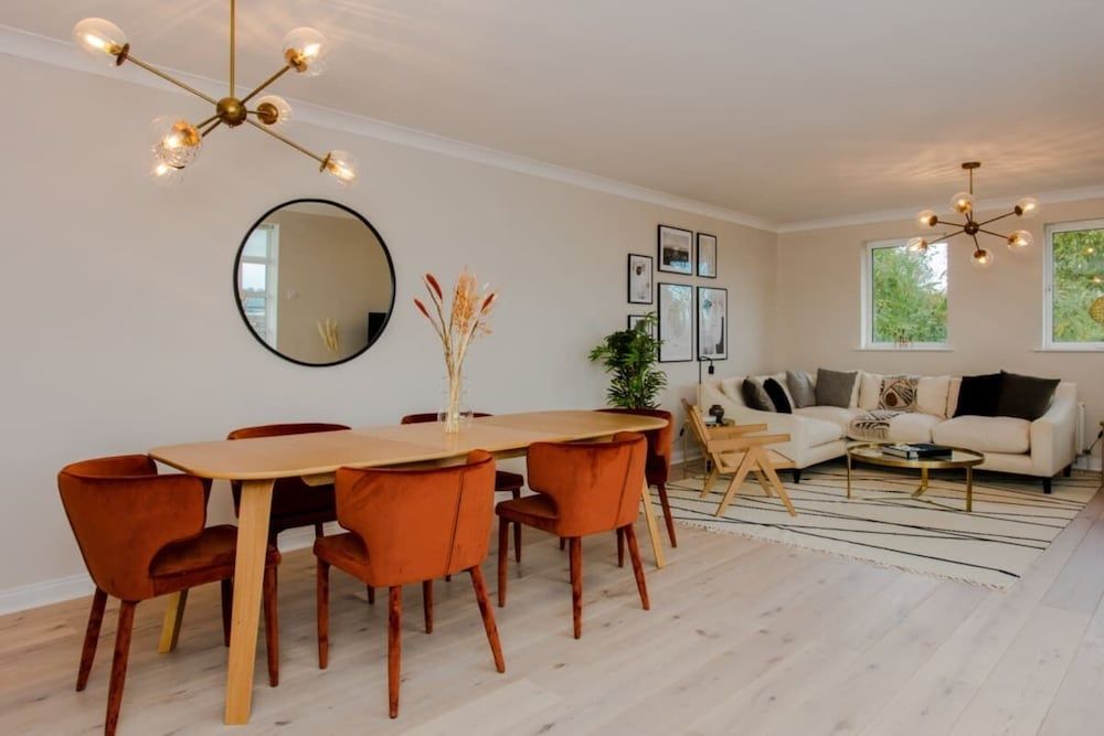 The Sparkford Gardens - Lovely 2bdr With Balcony Apartment (2 Bedrooms) 9